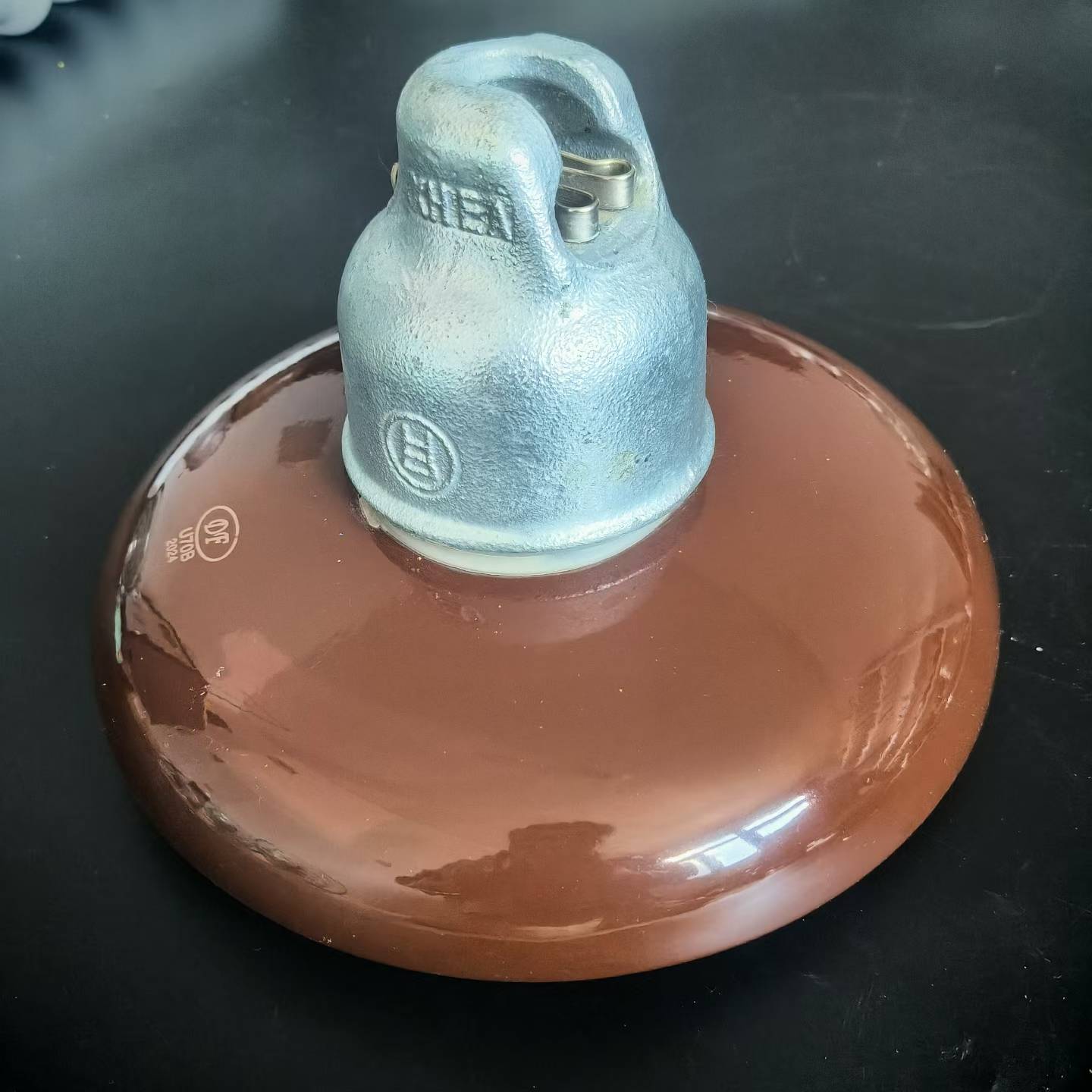 Porcelain disc suspension insulator